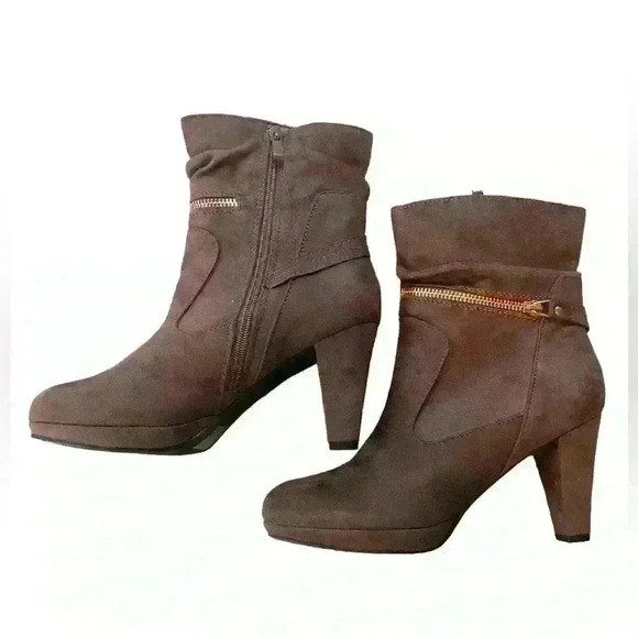 Grey Suede 3” heel boots, NIB - Picture 2 of 3